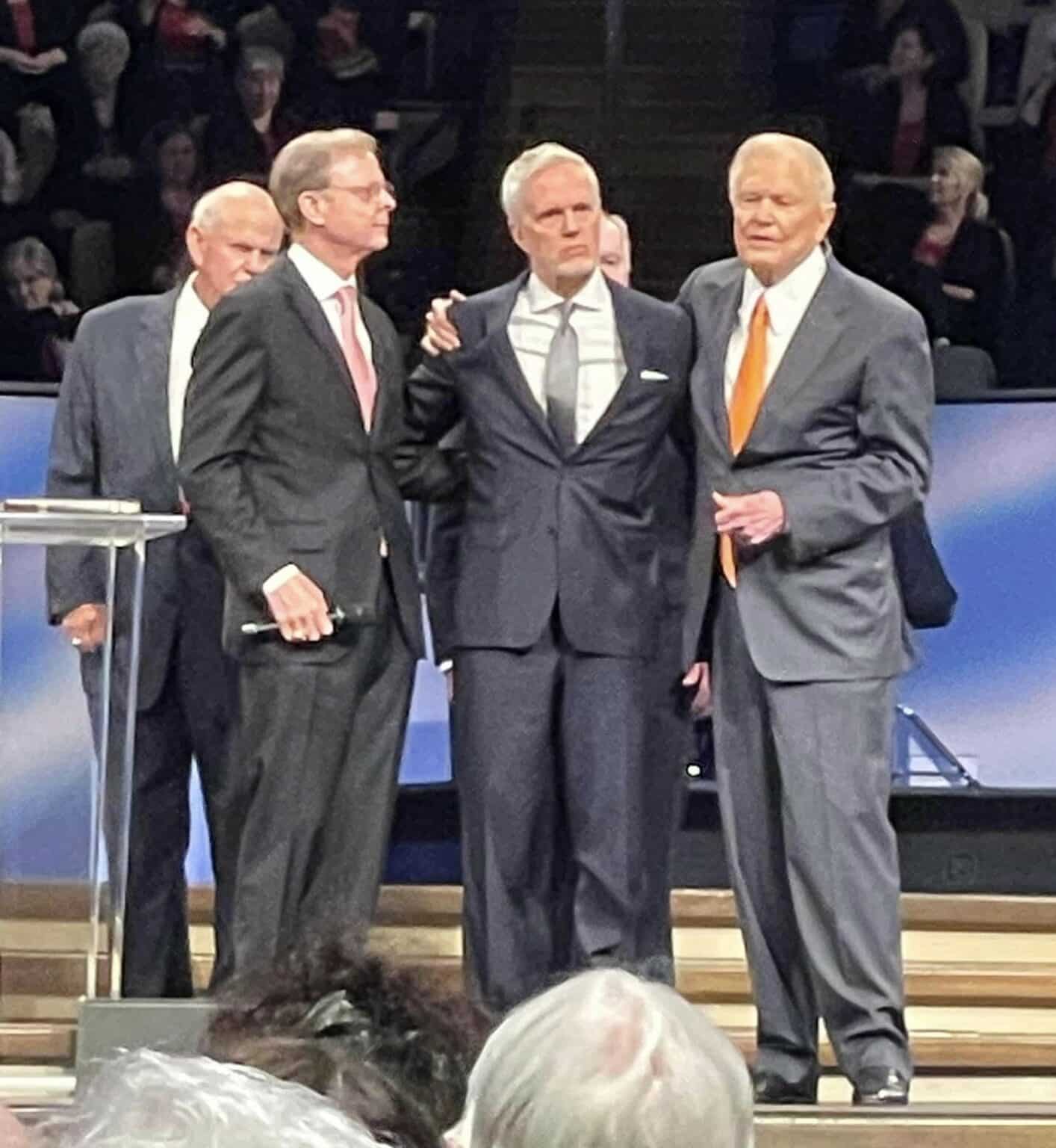 TX Pastor Ed Young Retires, Names Son to Lead Houston Megachurch