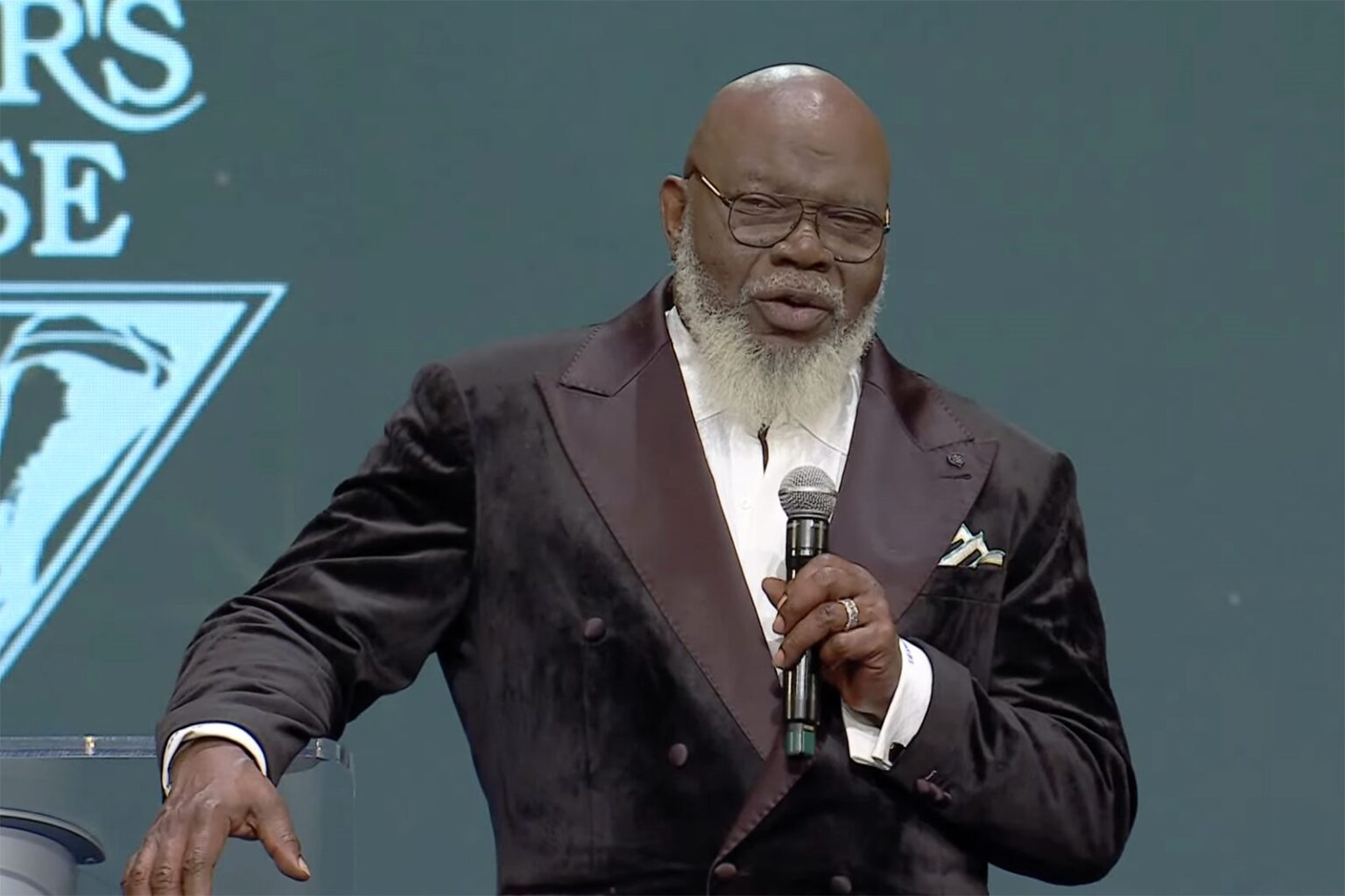 Bishop T.D. Jakes T.D. Jakes Stepping Down; Daughter & Son-in-Law Assuming Helm