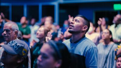 latino hispanic worship church evangelical churches